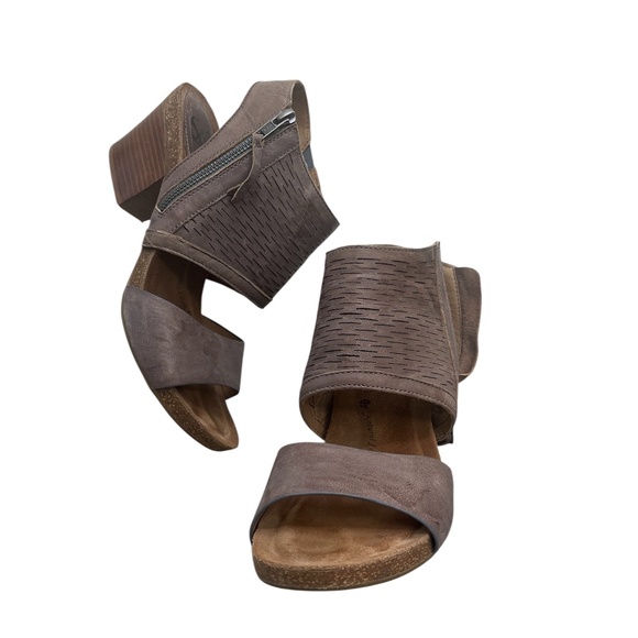 Soft taupe chunky sandals size 9.5 - Picture 1 of 8